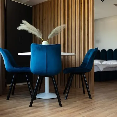 Nest Navy * Kaloşvar